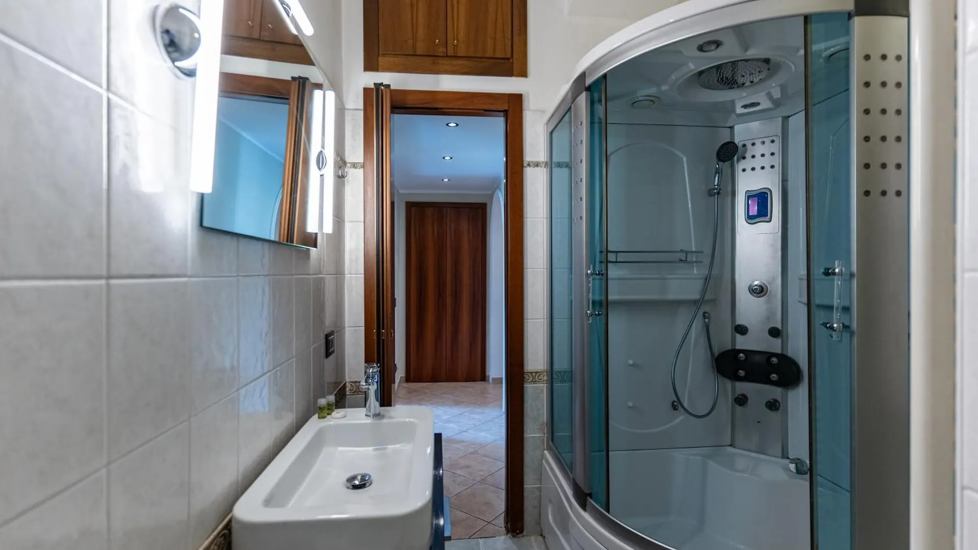 Guesthost -Oronzo Apartment Washington Milano 0*,  İtalya