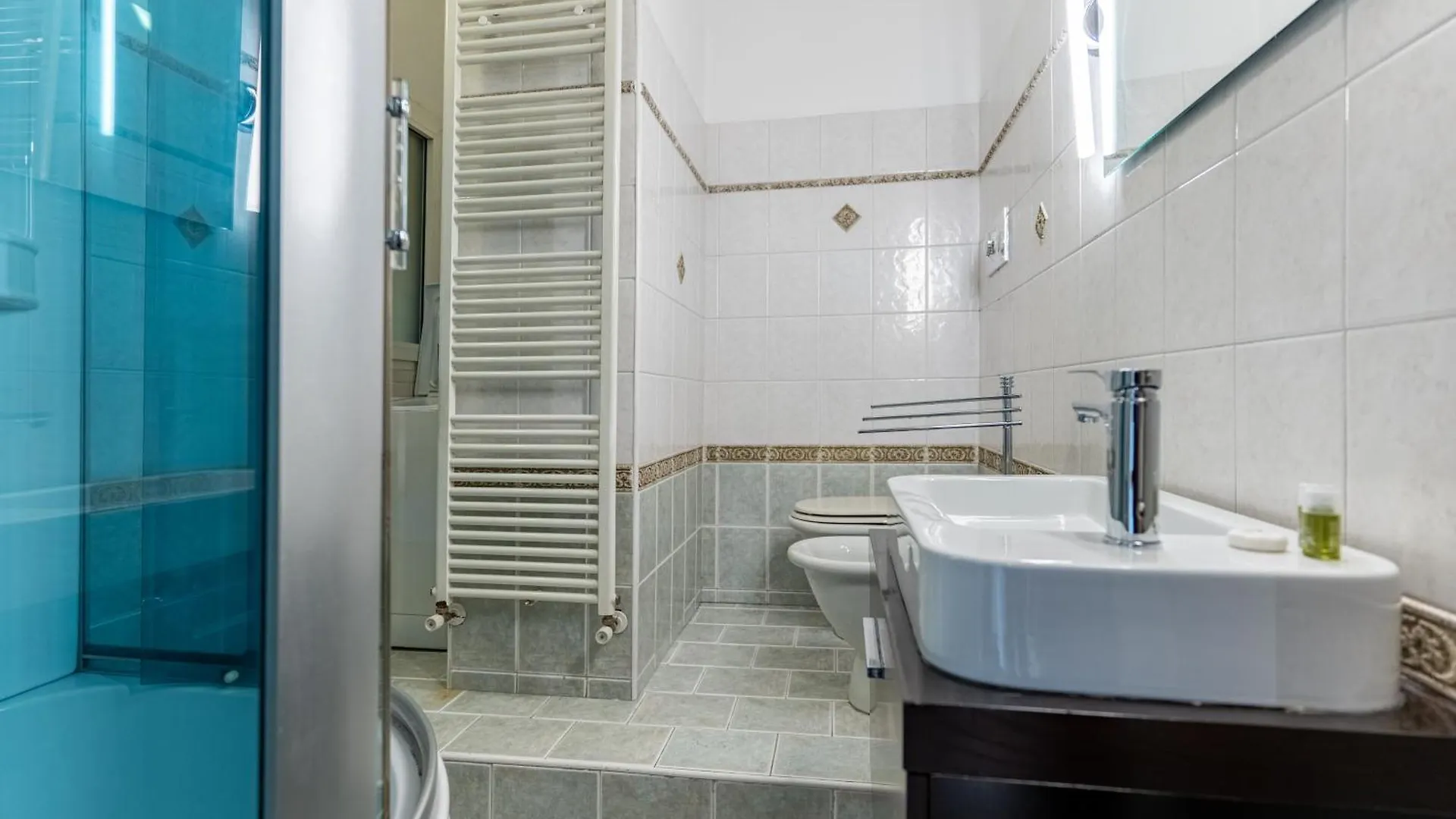 Guesthost -Oronzo Apartment Washington Милан Италия